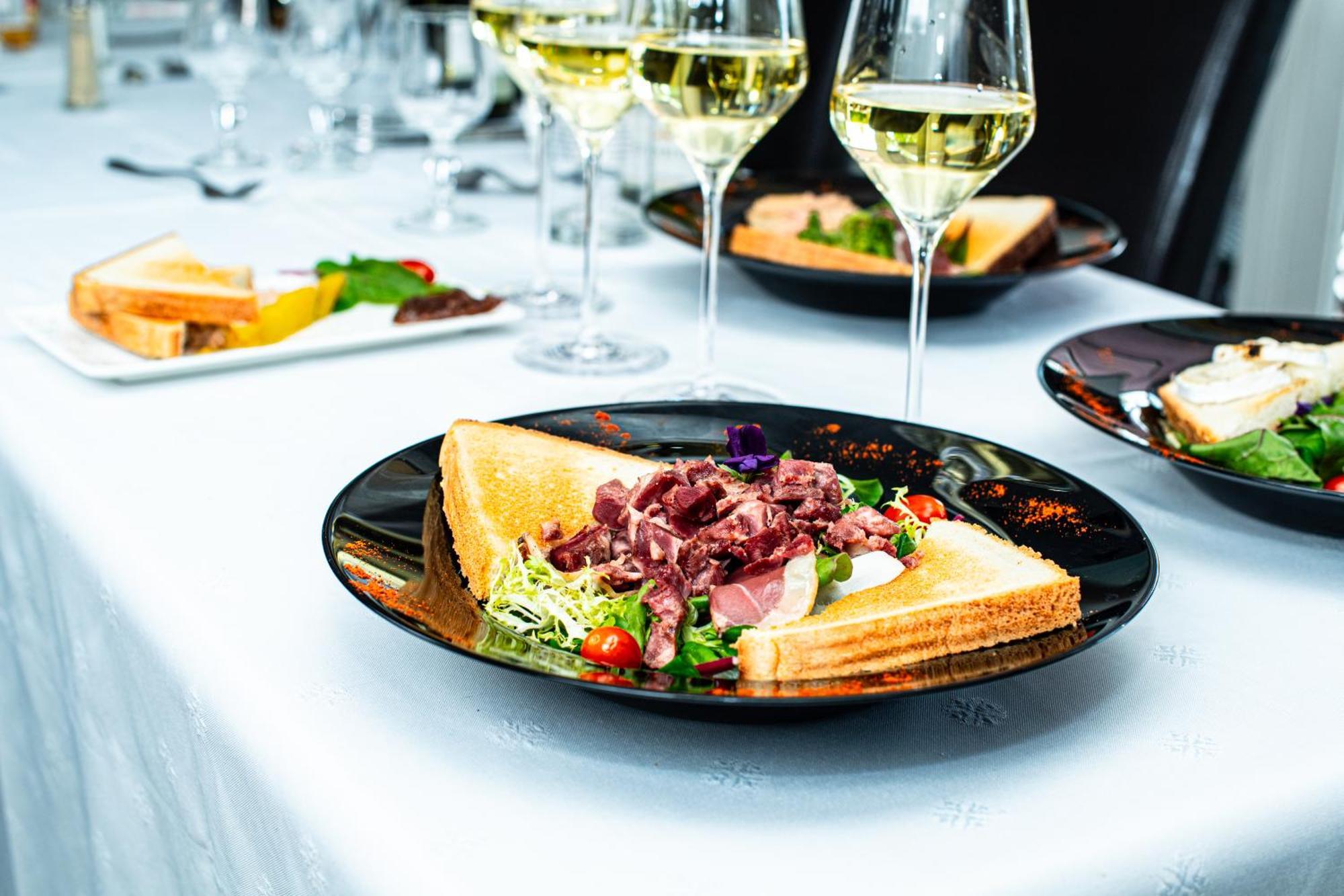 Logis Hotel - Le Relais Du Parisis Villeparisis Eksteriør bilde