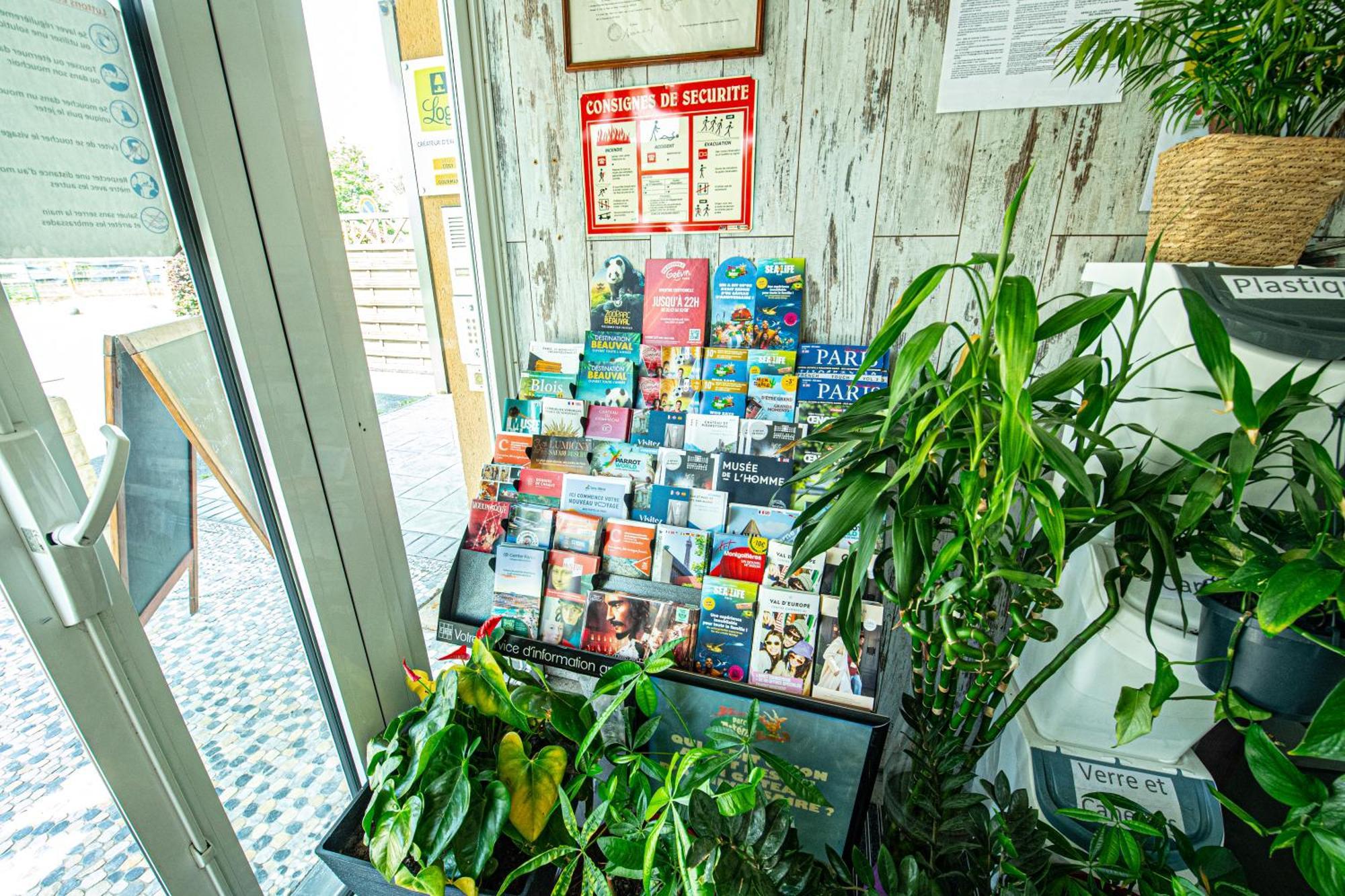 Logis Hotel - Le Relais Du Parisis Villeparisis Eksteriør bilde