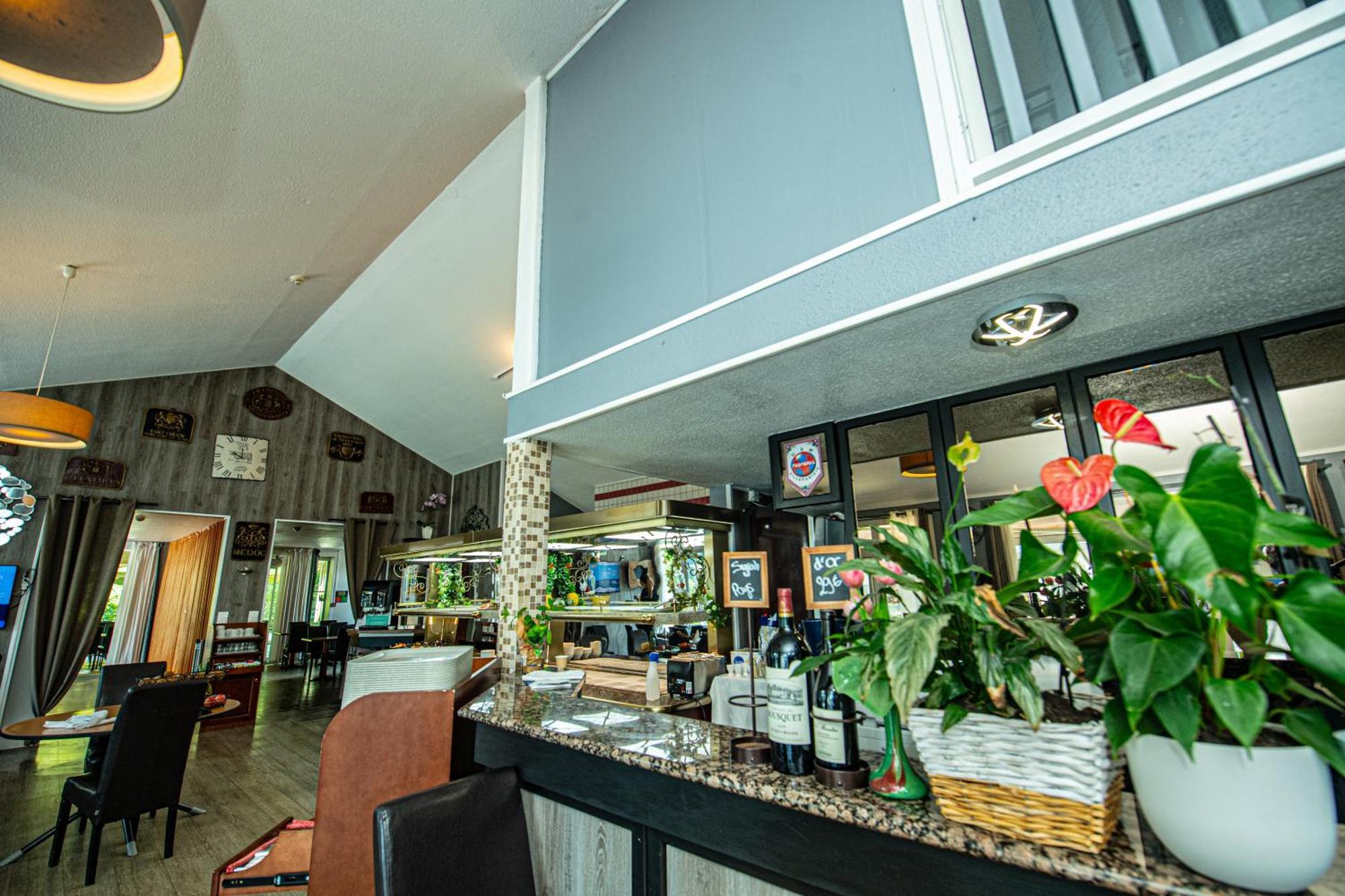 Logis Hotel - Le Relais Du Parisis Villeparisis Eksteriør bilde