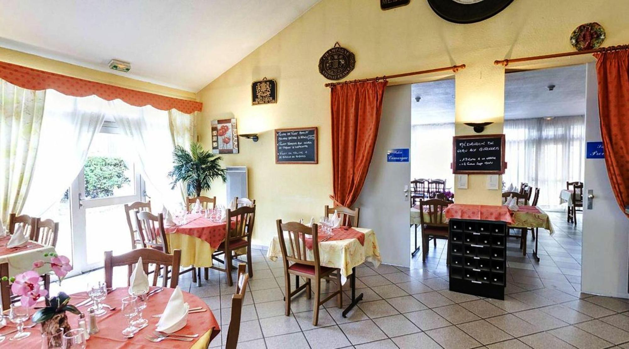 Logis Hotel - Le Relais Du Parisis Villeparisis Eksteriør bilde