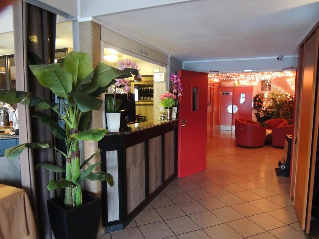 Logis Hotel - Le Relais Du Parisis Villeparisis Eksteriør bilde